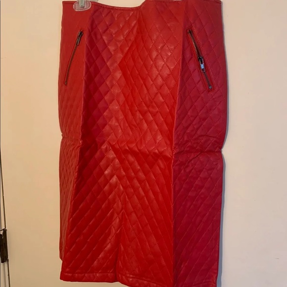 NWT ❤️ GRACIA - Gorgeous Hot Red Quilted Faux Leather Skirt 🔥 Large - Picture 4 of 16